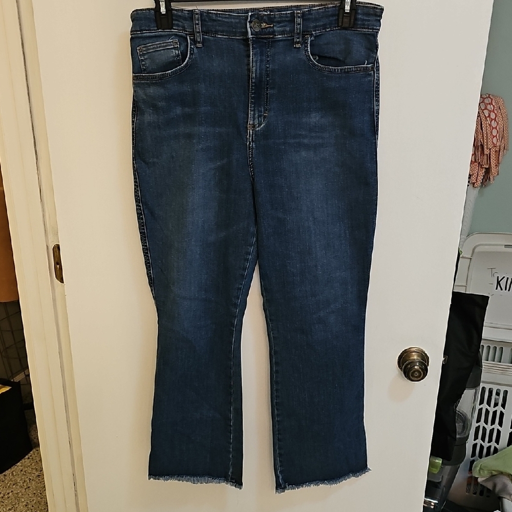 Lee HeritageBlue Ankle Cropped Jeans. Size 14M. Taytered